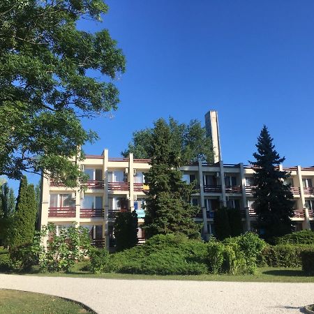 Nereus Park Hotel Balatonalmadi Bagian luar foto