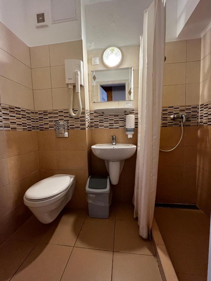 Nereus Park Hotel Balatonalmadi Bagian luar foto