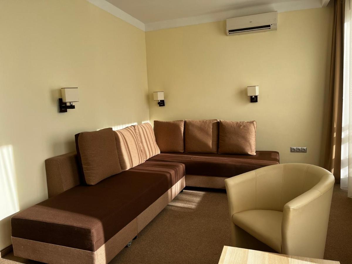 Nereus Park Hotel Balatonalmadi Bagian luar foto
