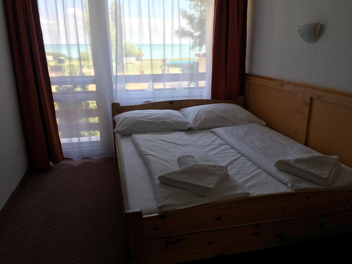Nereus Park Hotel Balatonalmadi Bagian luar foto