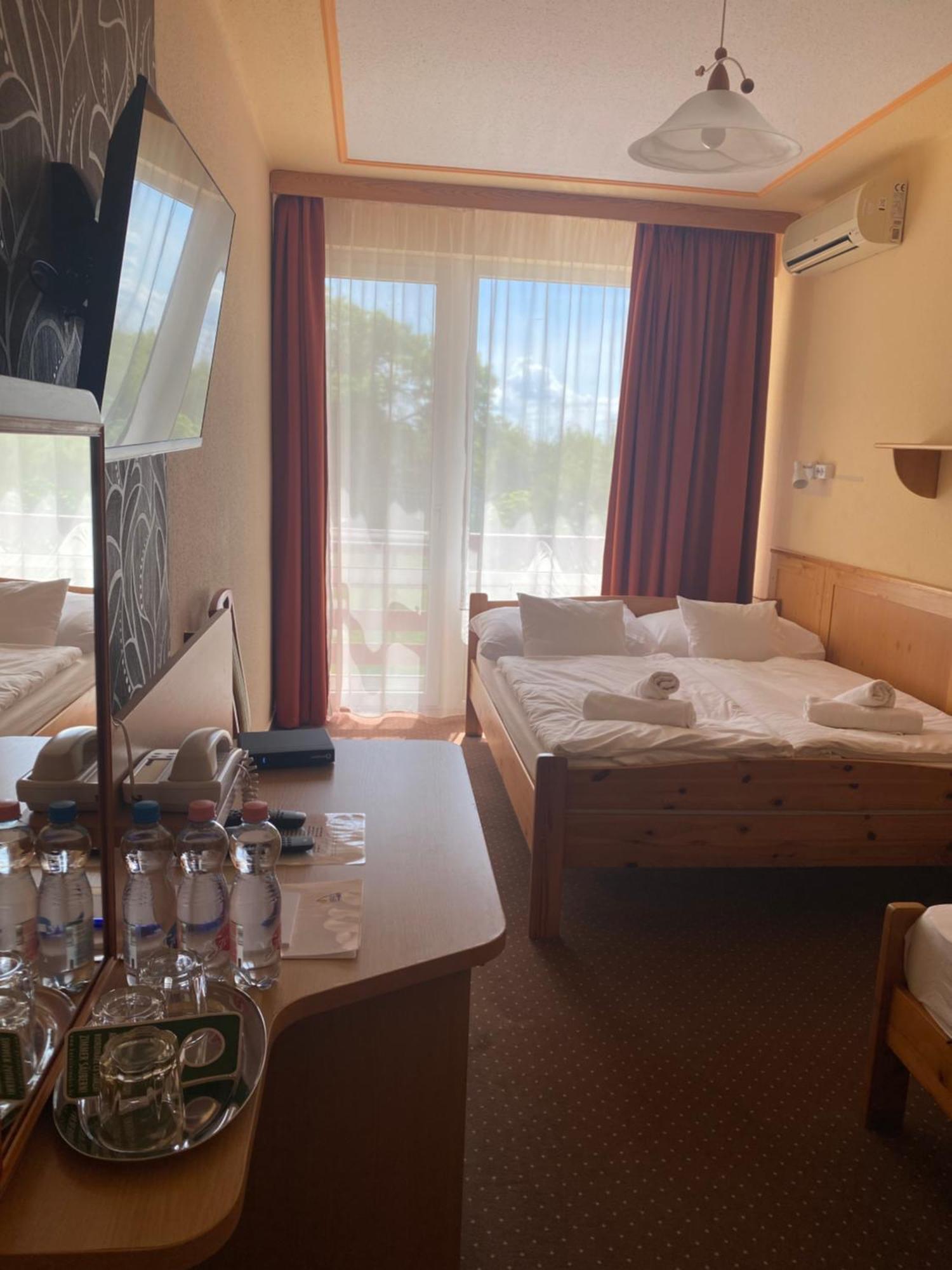 Nereus Park Hotel Balatonalmadi Bagian luar foto