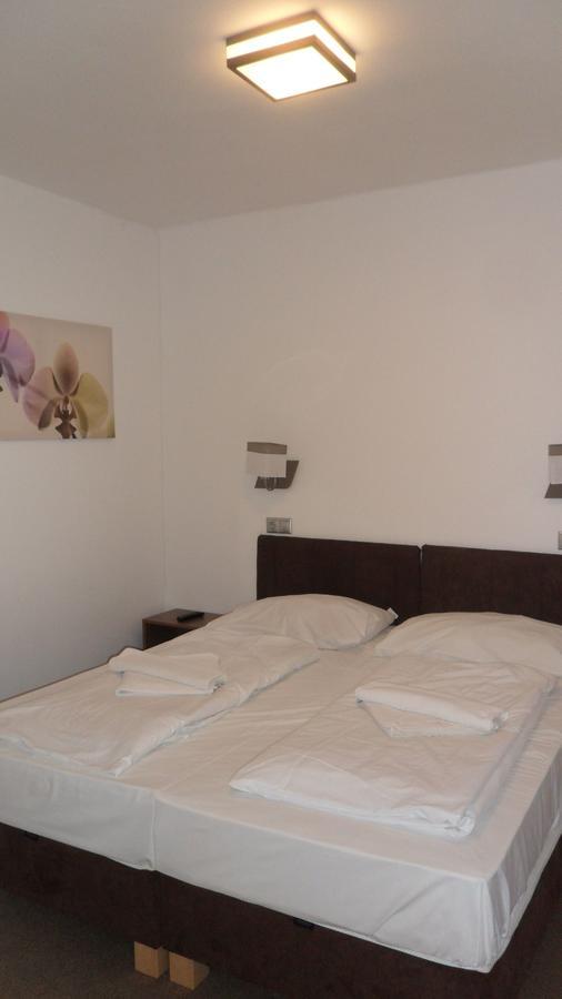 Nereus Park Hotel Balatonalmadi Bagian luar foto
