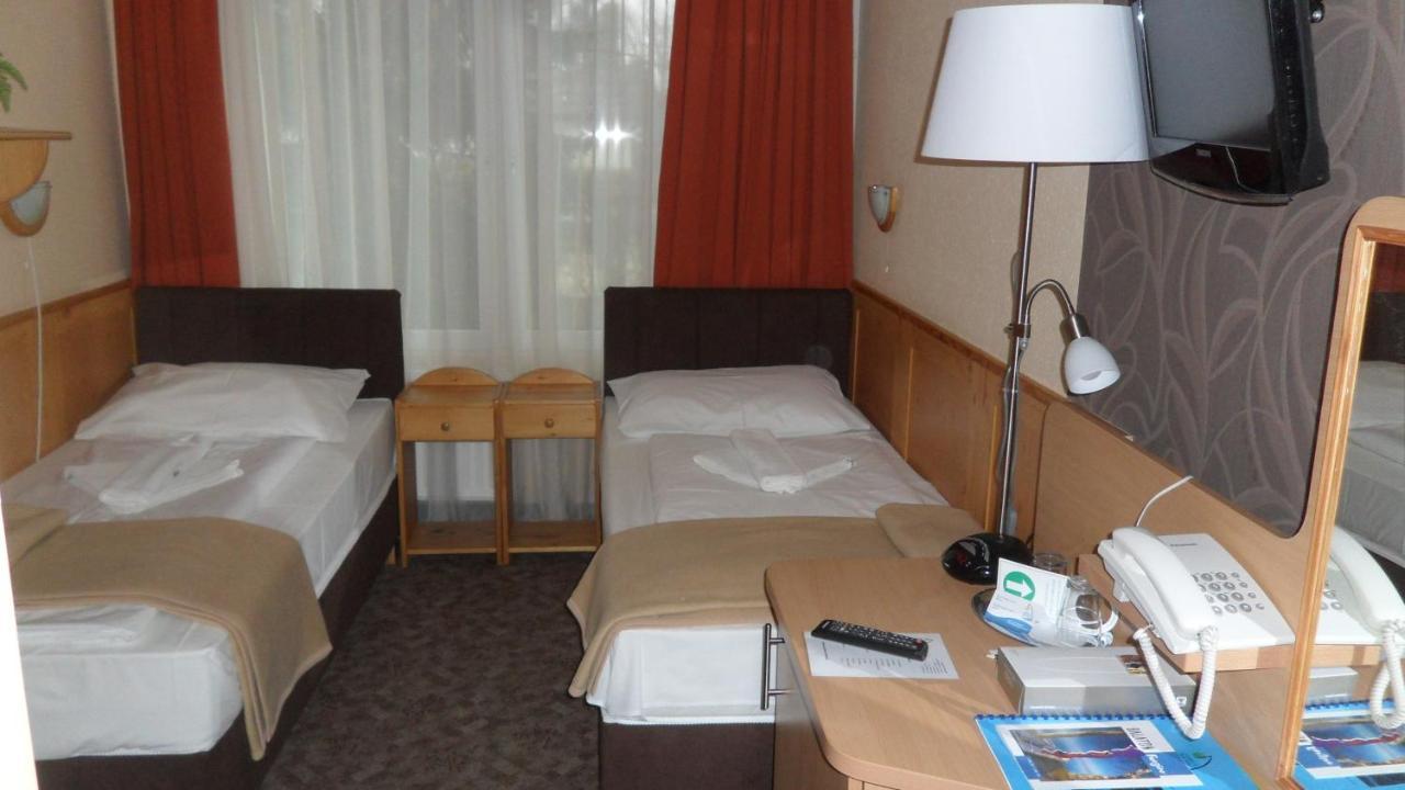 Nereus Park Hotel Balatonalmadi Bagian luar foto